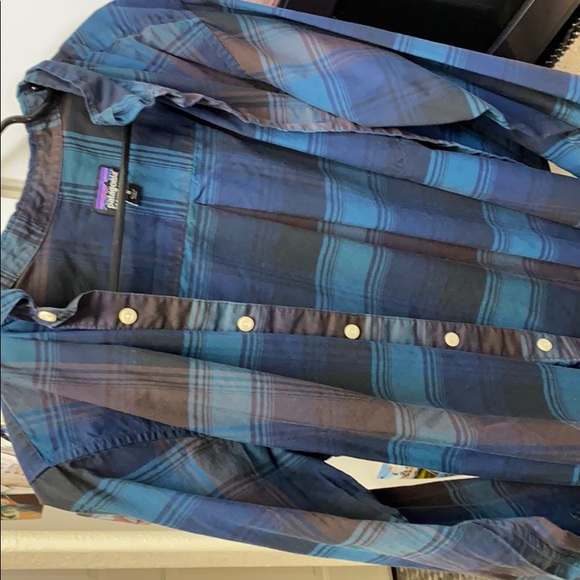 Patagonia button up long sleeve - Picture 3 of 5